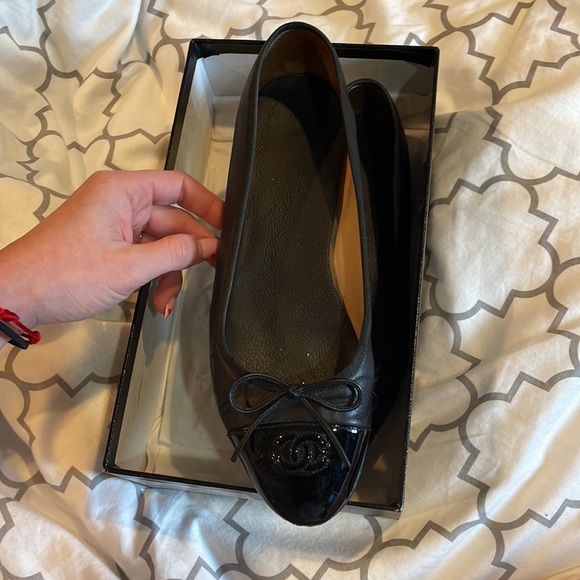Chanel black classic ballerina flats size 40 - Picture 3 of 9